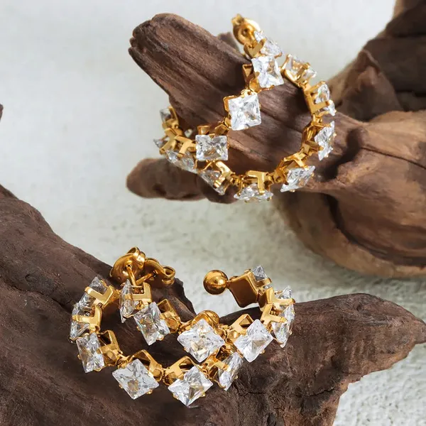 Gold_C_Diam_Stud_Earrings_For_Women